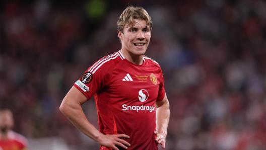 米体：霍伊伦父亲明确将认真考虑去米兰，他们想知道竞技计划