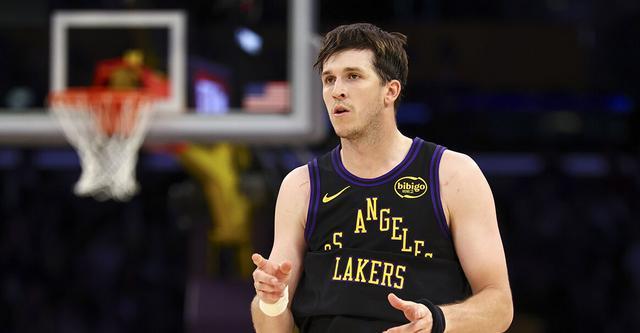 开云登录-曝湖人计划在今年夏天 为里夫斯提供一份5年2.4亿美元的合同