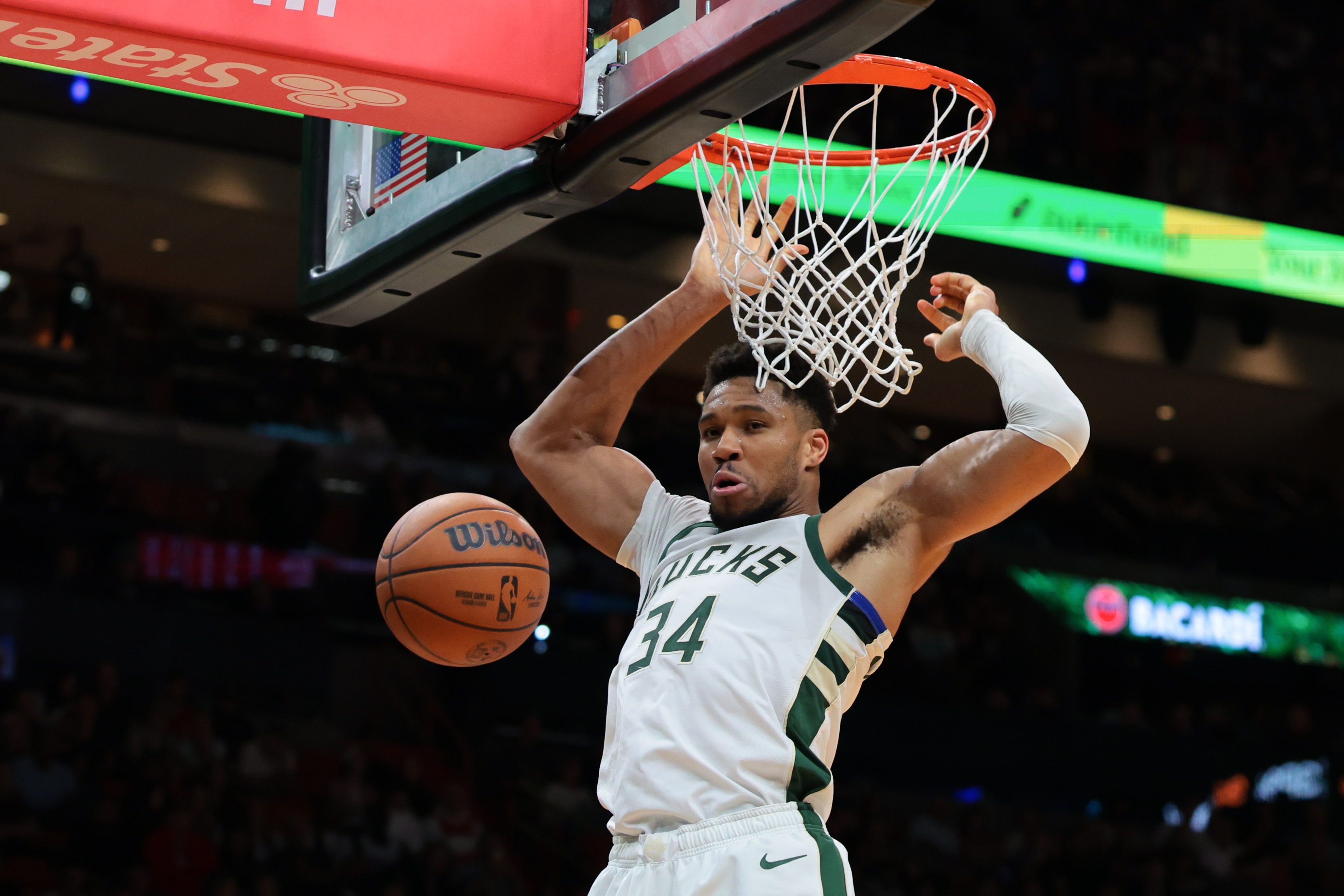 开云体育下载-Shams：雄鹿高层已接受休赛期交易字母哥的必然 对交易持开放态度