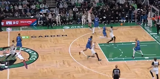 开云APP-杀死比赛！加尔扎接球后直接三分命中，凯尔特人战胜魔术